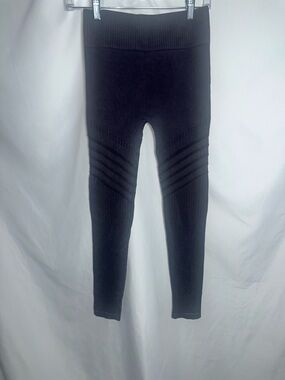 Nikibiki Black Ribbed Chevron Leggings